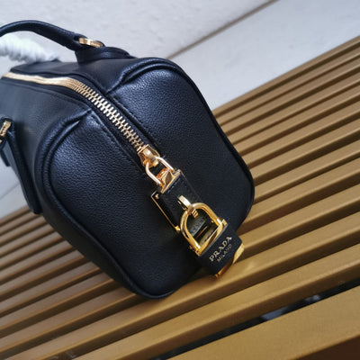 Pr*da black medium leather top-handle bag with padlock - image 3