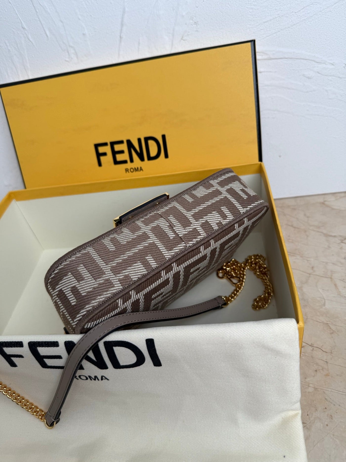 Fe*di baguette bag - image 2