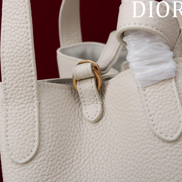 Di*r medium signature bucket bag - image 4