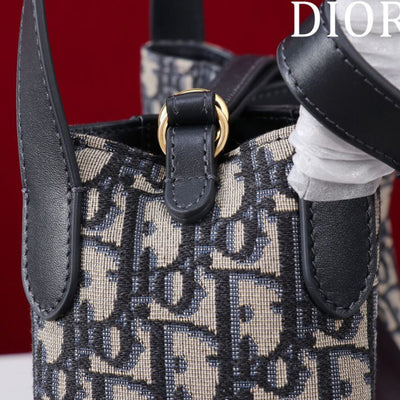 Di*r medium signature bucket bag - image 5