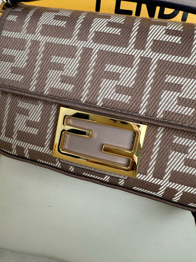 Fe*di baguette bag - image 3