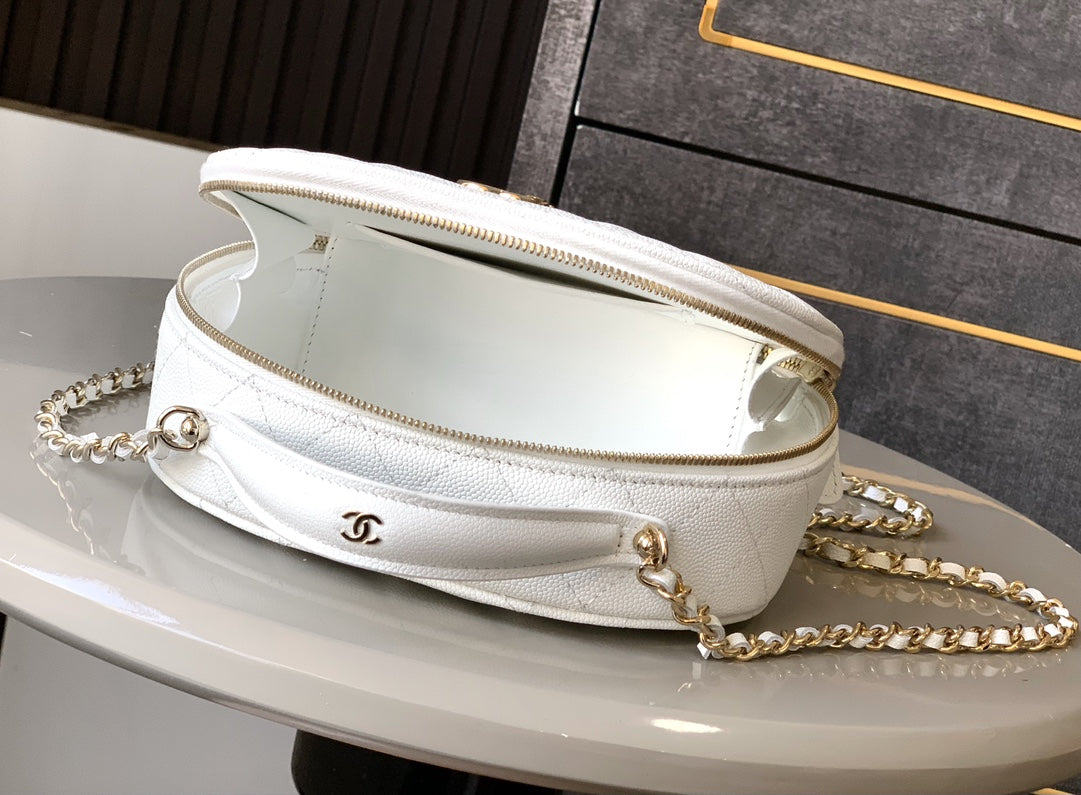 Chan*l matelasse shoulder bag - image 5