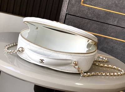 Chan*l matelasse shoulder bag - image 5