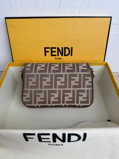 Fe*di baguette bag - image 4