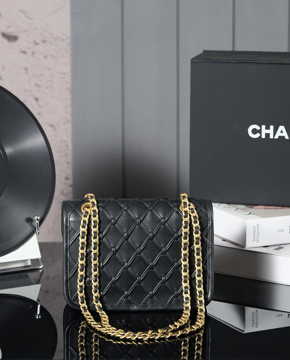Chan*l 25c flap bag 19cm black quilted lambskin - image 3