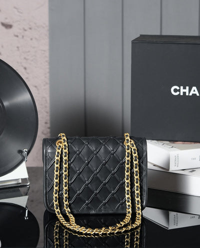 Chan*l 25c flap bag 19cm black quilted lambskin - image 3