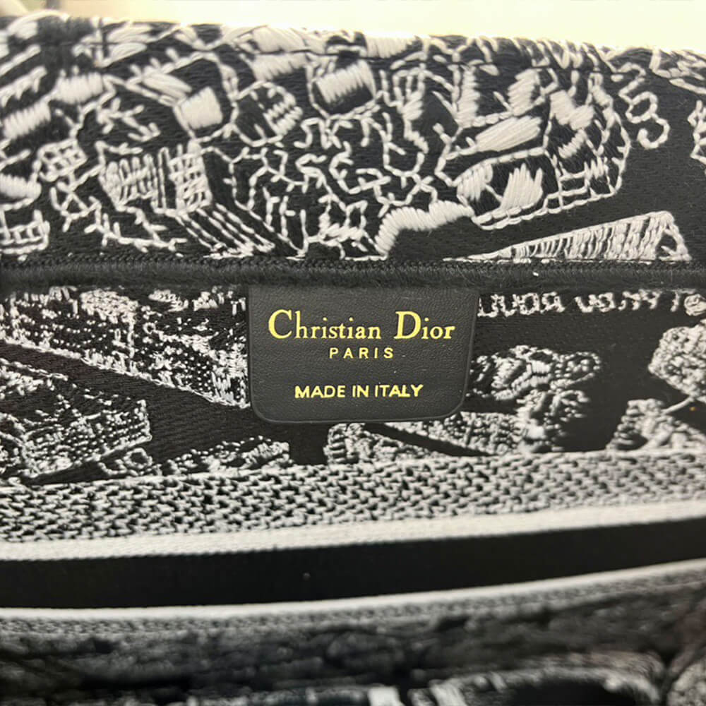 Di*r medium book tote - image 6