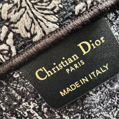 Di*r medium Di*r book tote - image 6