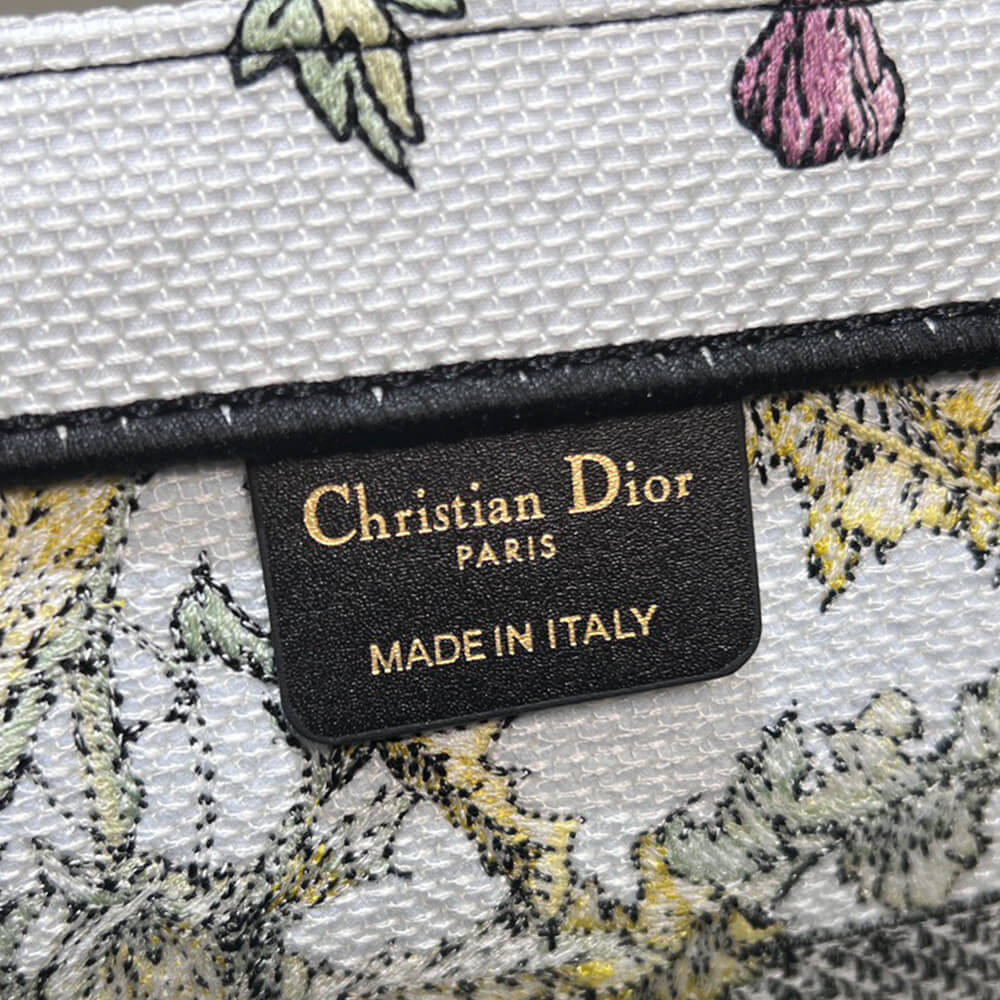 Di*r medium Di*r book tote - image 6
