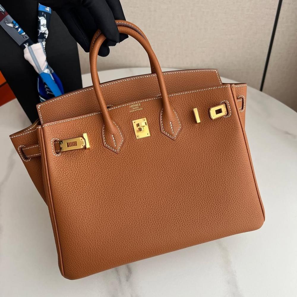 Herm*s birkin 25 gold colour with gold hardware - image 3