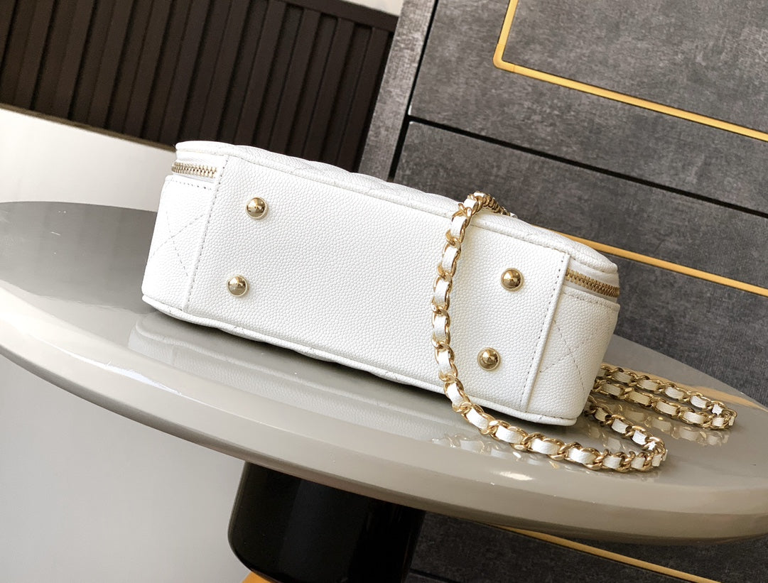 Chan*l matelasse shoulder bag - image 6