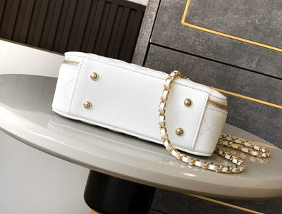 Chan*l matelasse shoulder bag - image 6