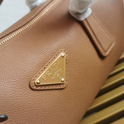 Pr*da caramel medium leather top-handle bag with padlock - image 5