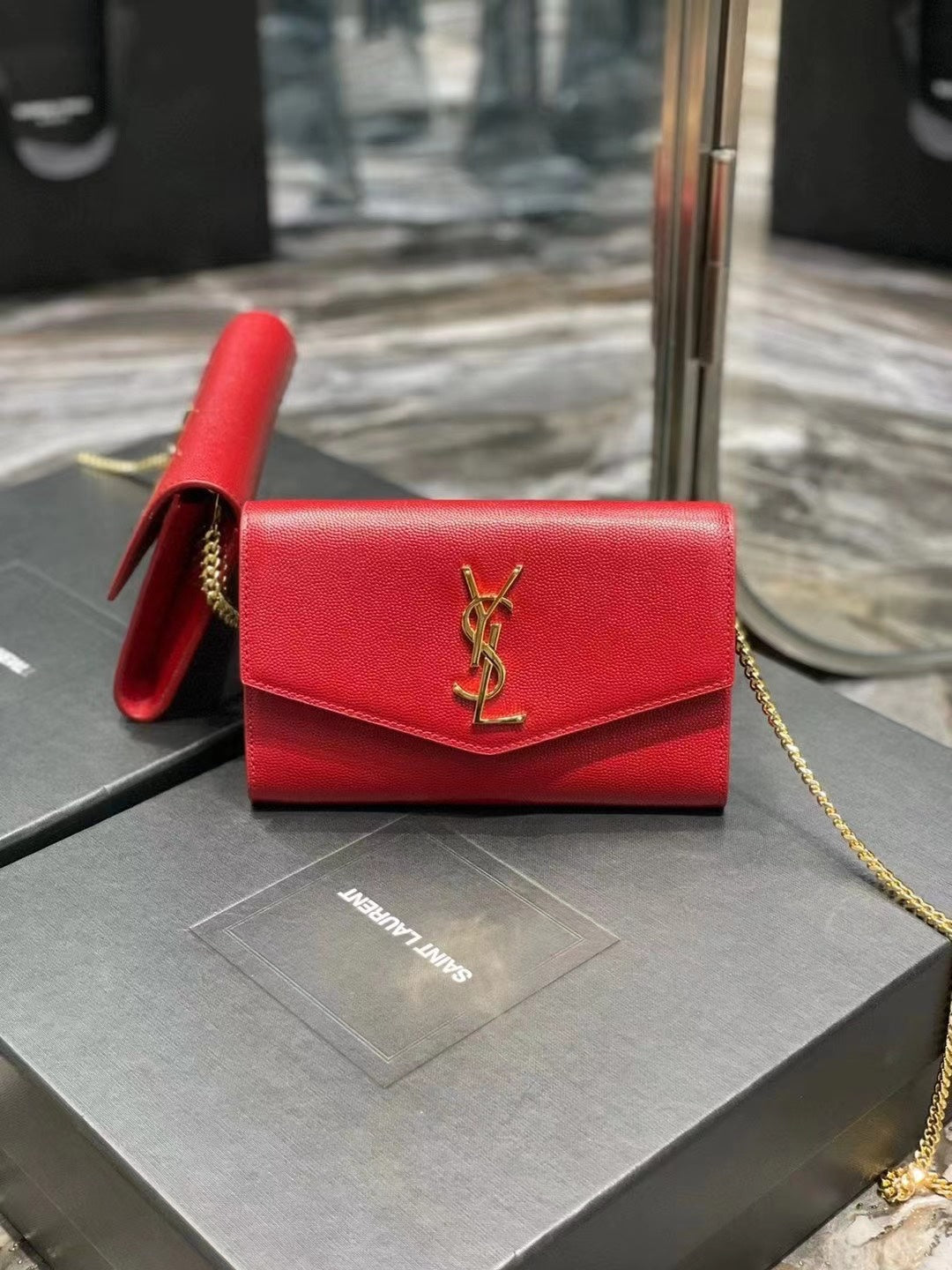 saint laurent grain de poudre uptown chain wallet white - image 4