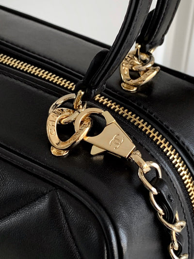 Chan*l black quilted lambskin leather bag - image 2