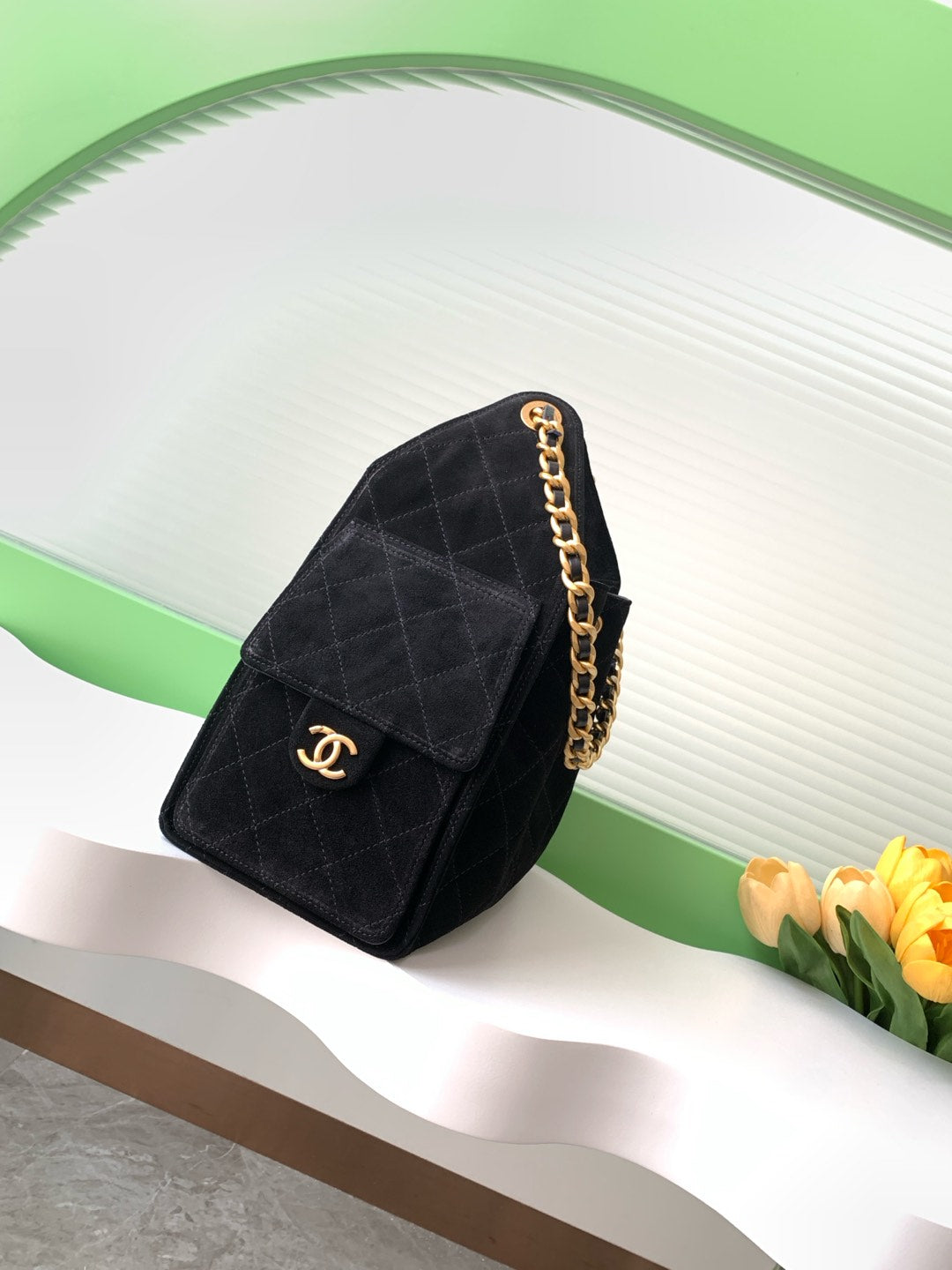 Chan*l 25 small handbag, grained calfskin & gold-tone - image 4