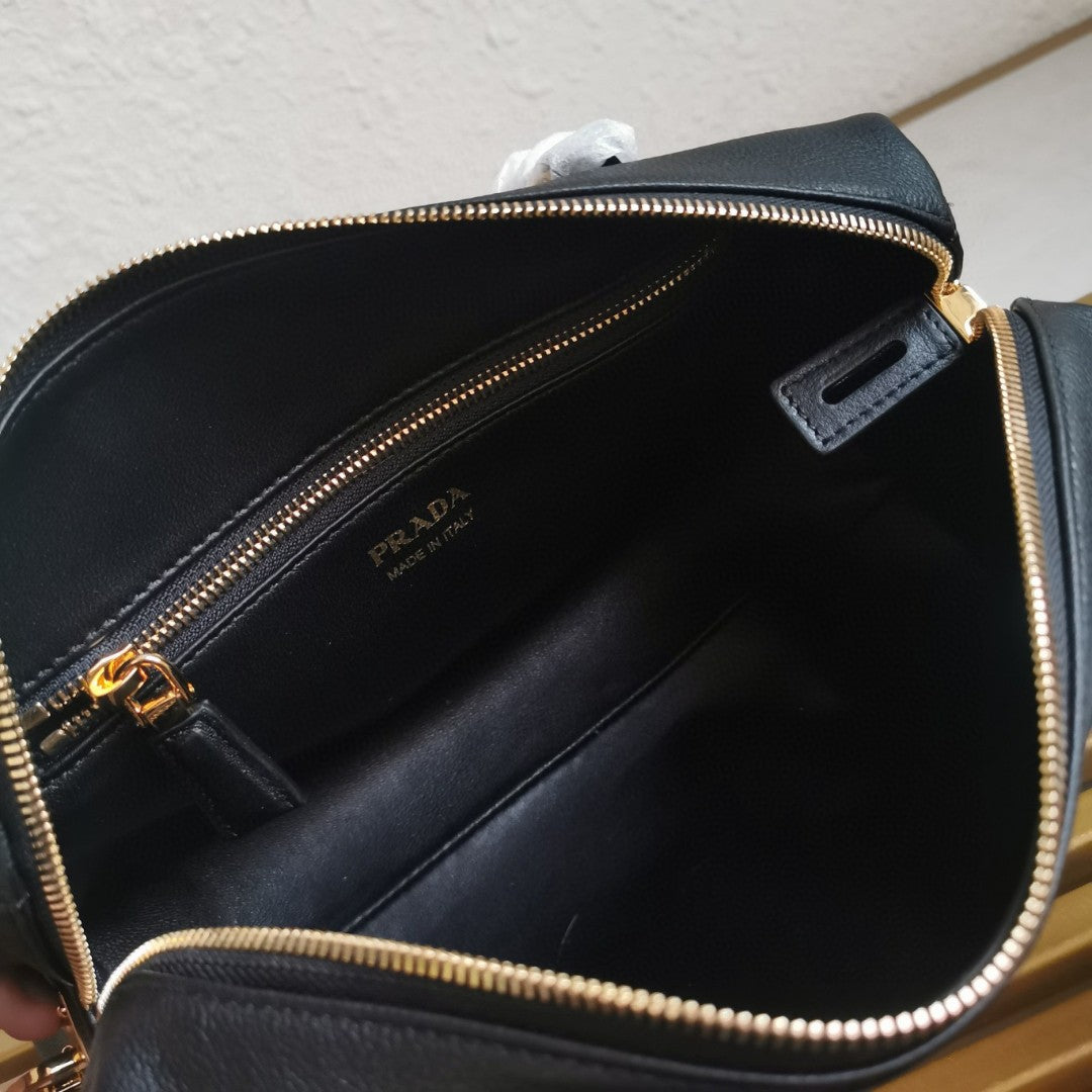 Pr*da black medium leather top-handle bag with padlock - image 4