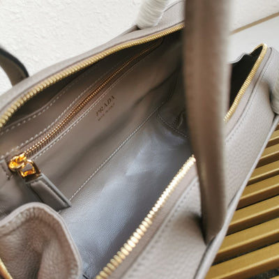 Pr*da medium leather top-handle bag - image 4
