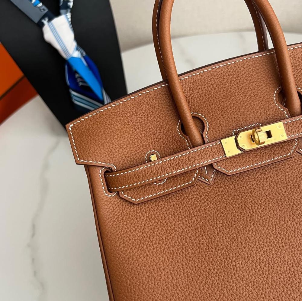 Herm*s birkin 25 gold colour with gold hardware - image 6