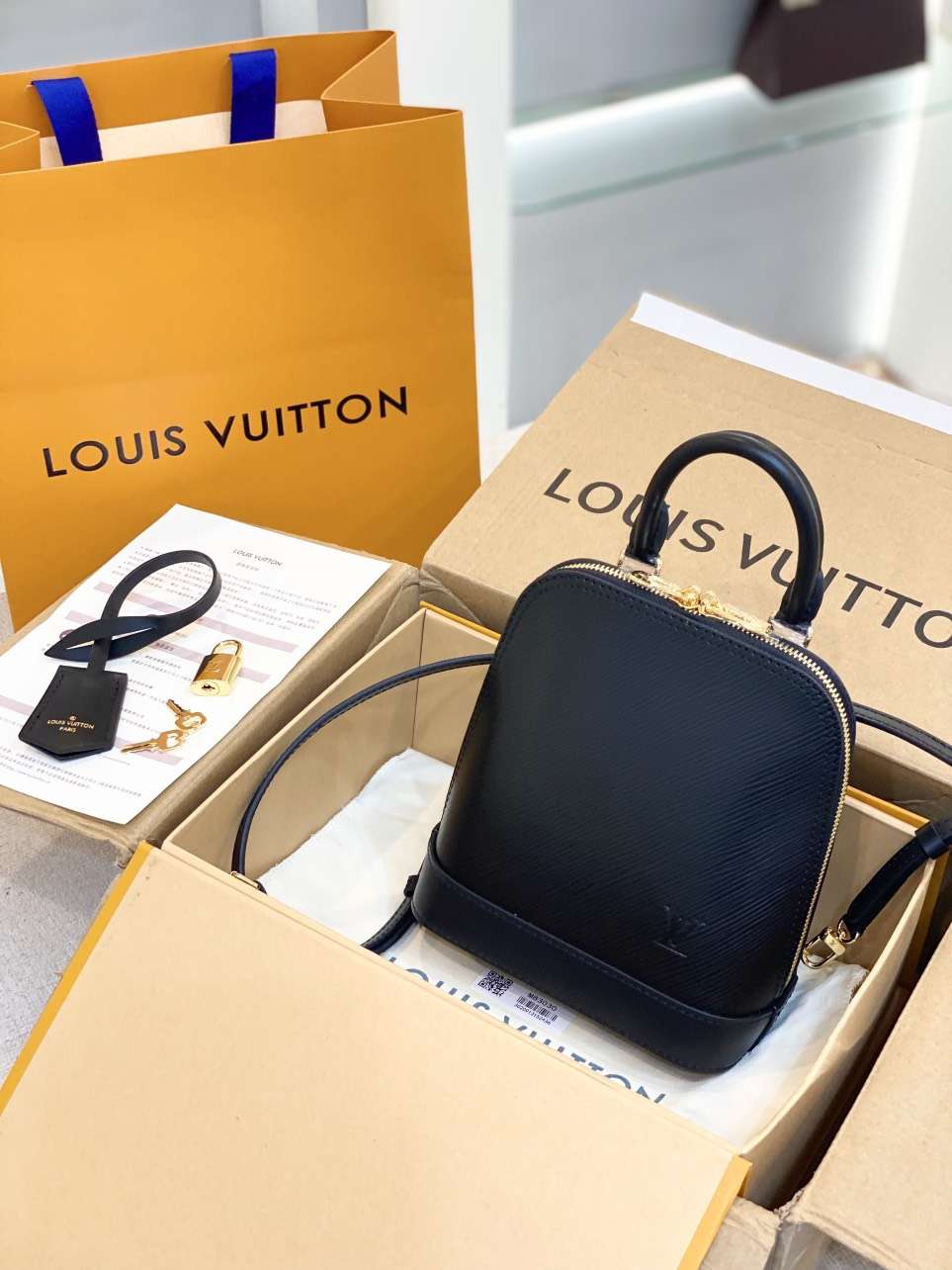 Lou*s Vuitt*n lv alma backpack woman’s black 15x20x10cm - image 7