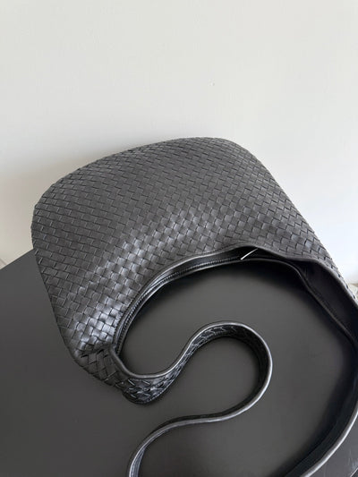 Veneto Black - Medium