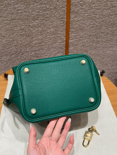 Herm*s togo leather green with gold hardware 18cm - image 5