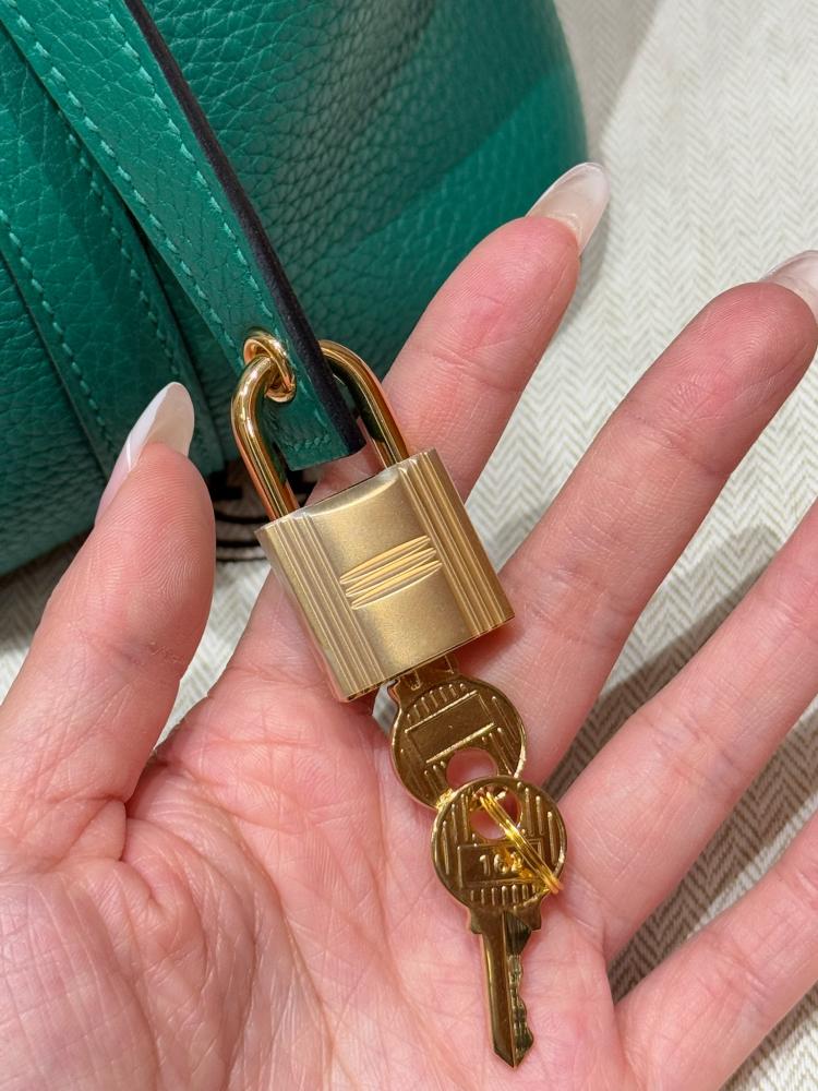 Herm*s togo leather green with gold hardware 18cm - image 7