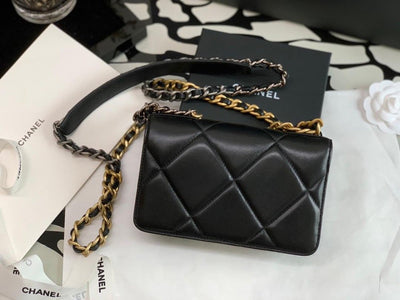 Chan*l 19 wallet on chain in shiny lambskin - image 3