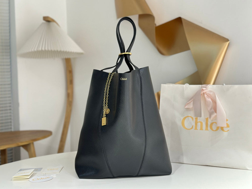 Chlo Spin tote bag in black grained leather - Image 2