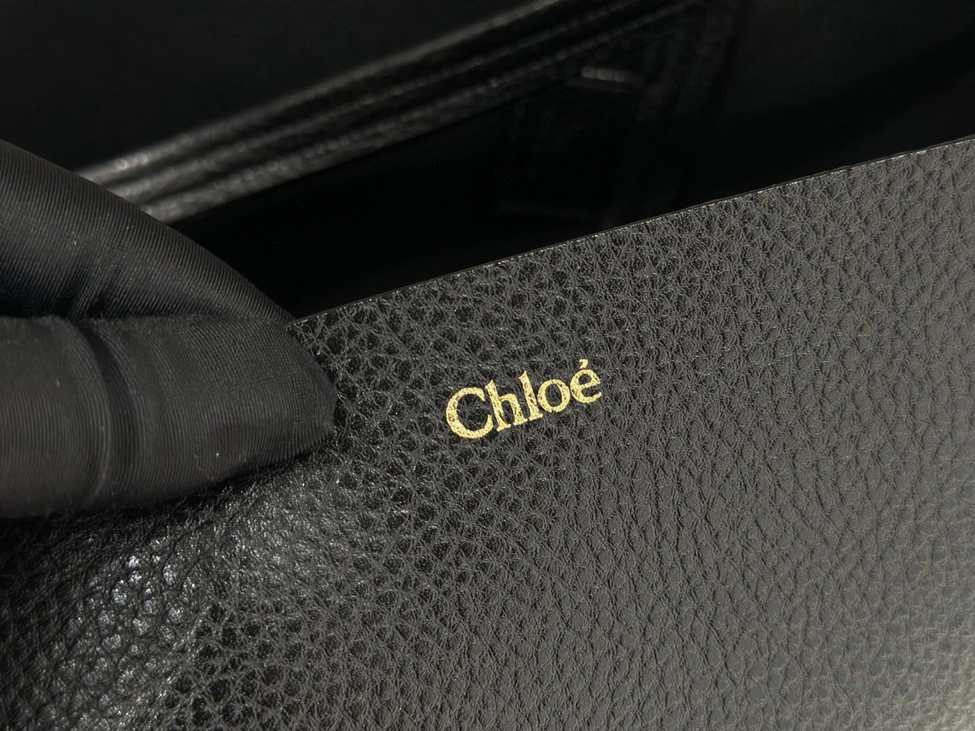 Chlo Spin tote bag in black grained leather - Image 6