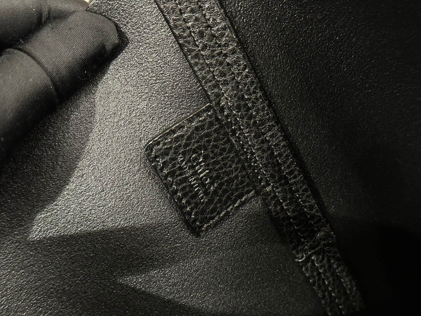 Chlo Spin tote bag in black grained leather - Image 7