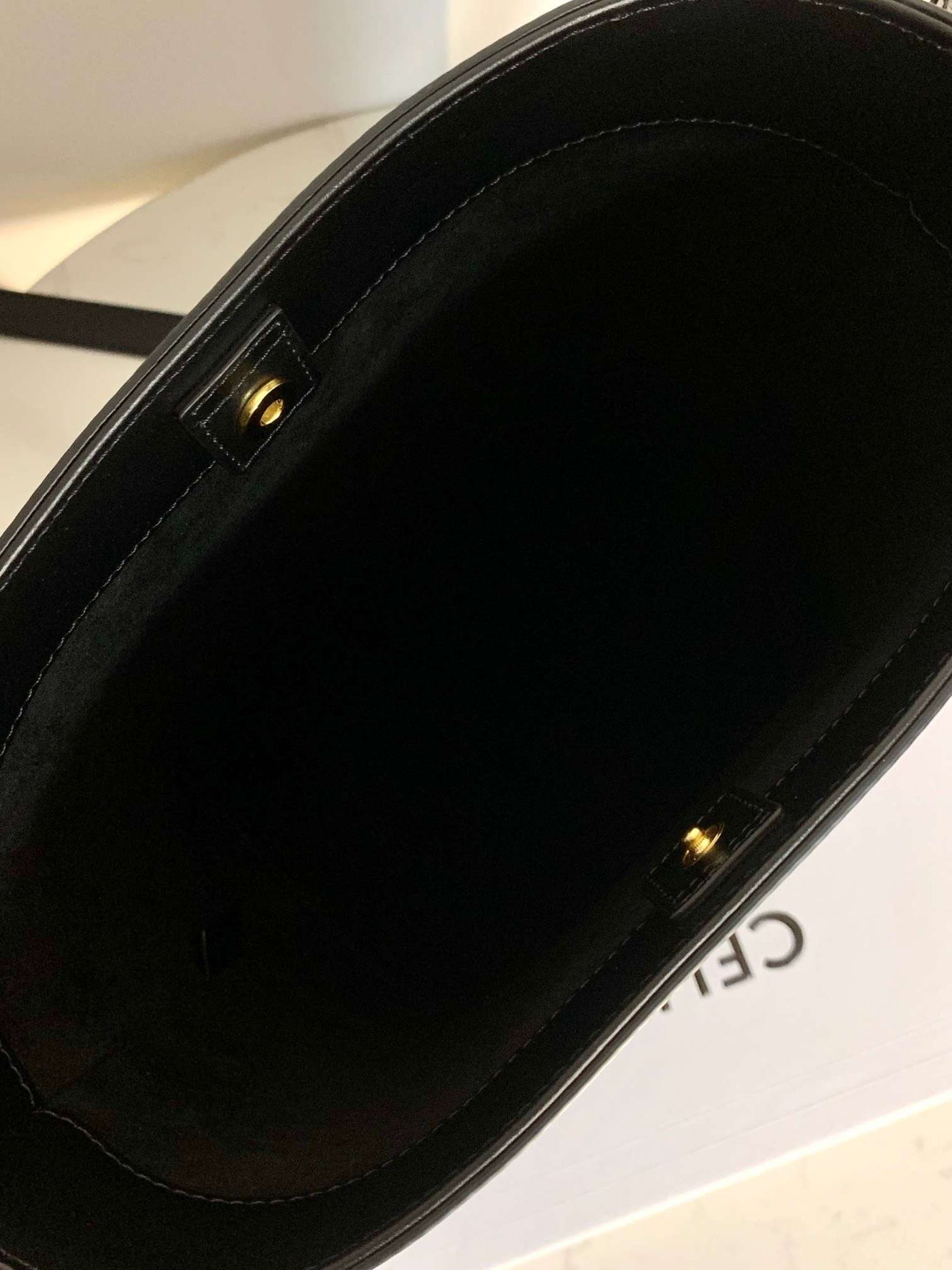 Cel*ne small bucket cuir triomphe handbag black bucket shape 30x22x12cm - image 8
