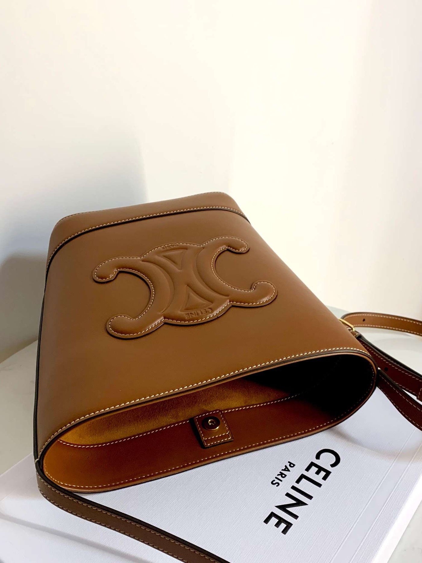 Cel*ne small bucket cuir triomphe brown bucket handbag 30x22x12cm - image 7