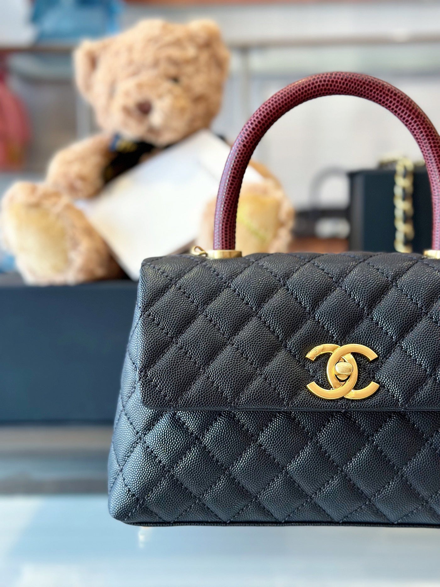 Chan*l handbag coco lock gold lizard skin black 24cm - image 4