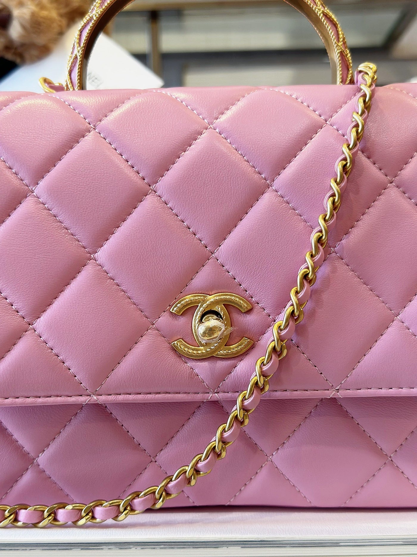 Chan*l coco mini handbags pink with lock gold 22x21cm - image 4