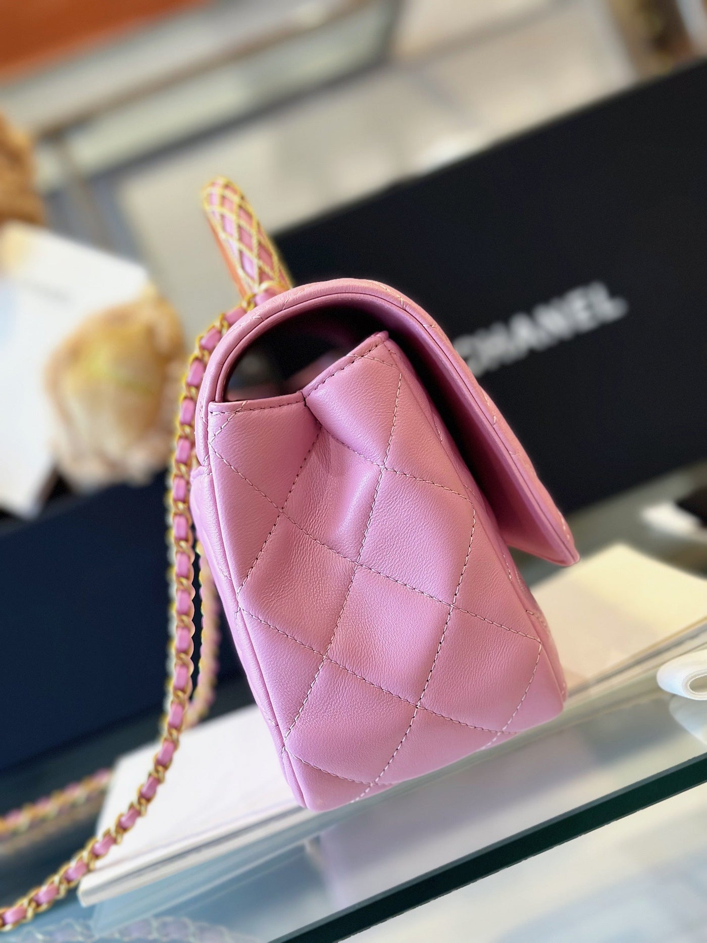 Chan*l coco mini handbags pink with lock gold 22x21cm - image 5