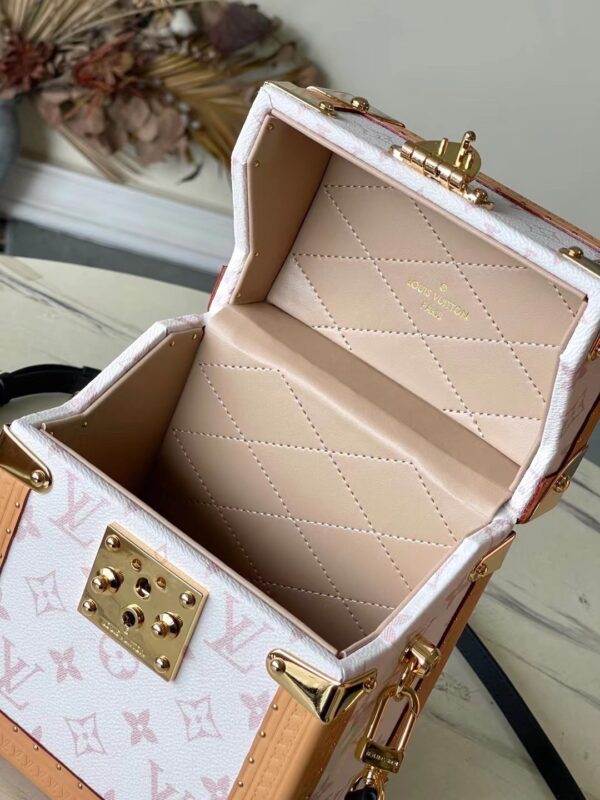 Lou*s Vuitt*n lv camera box lock gold 16x13x7.5cm - image 3