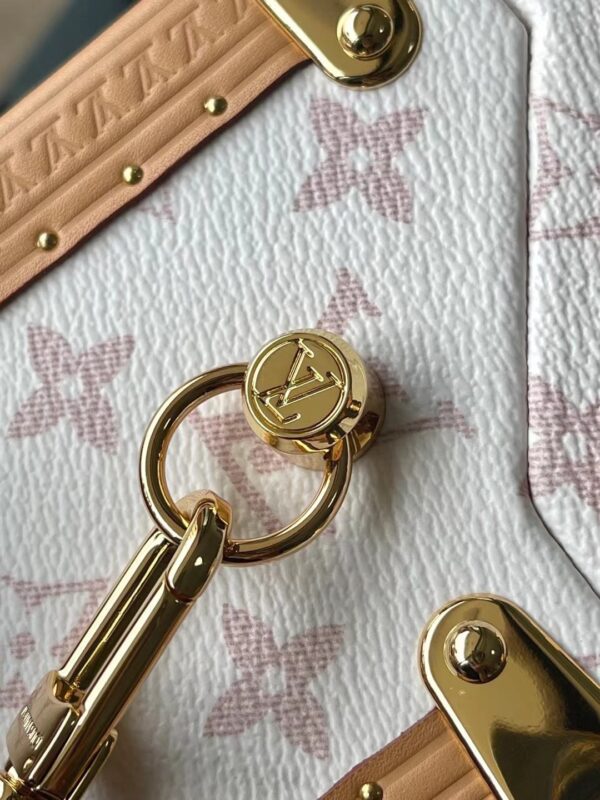 Lou*s Vuitt*n lv camera box lock gold 16x13x7.5cm - image 4