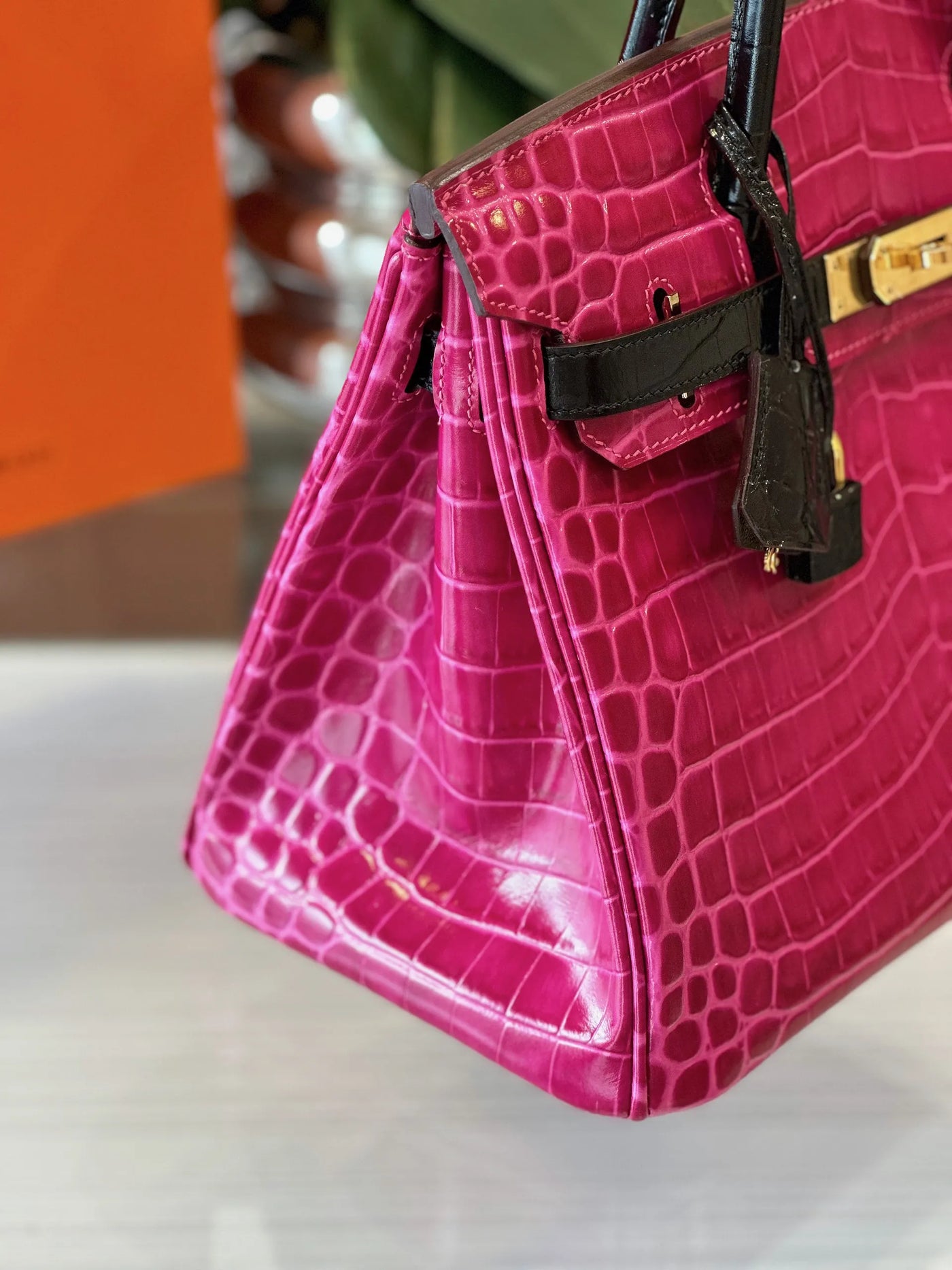 Herm*s birkin crocodile like auth woman’s pink with handle black handle 30cm - image 5