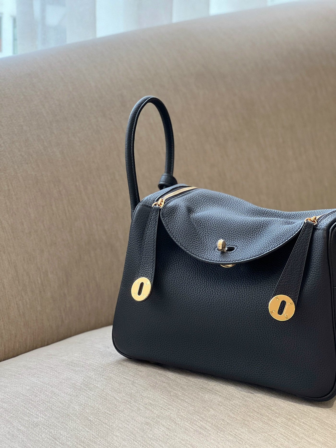 Herm*s lindy handbags woman’s black leather lock gold size 26cm - image 3