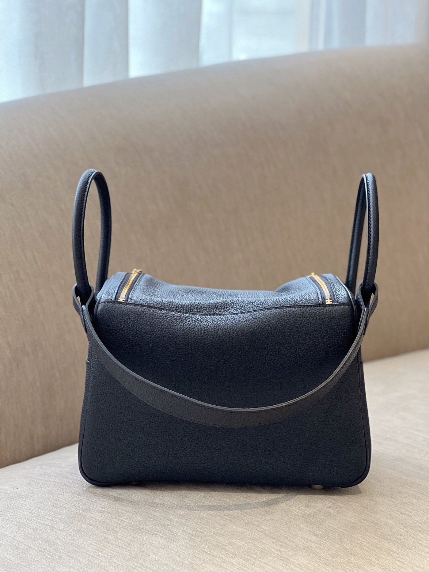 Herm*s lindy handbags woman’s black leather lock gold size 26cm - image 5