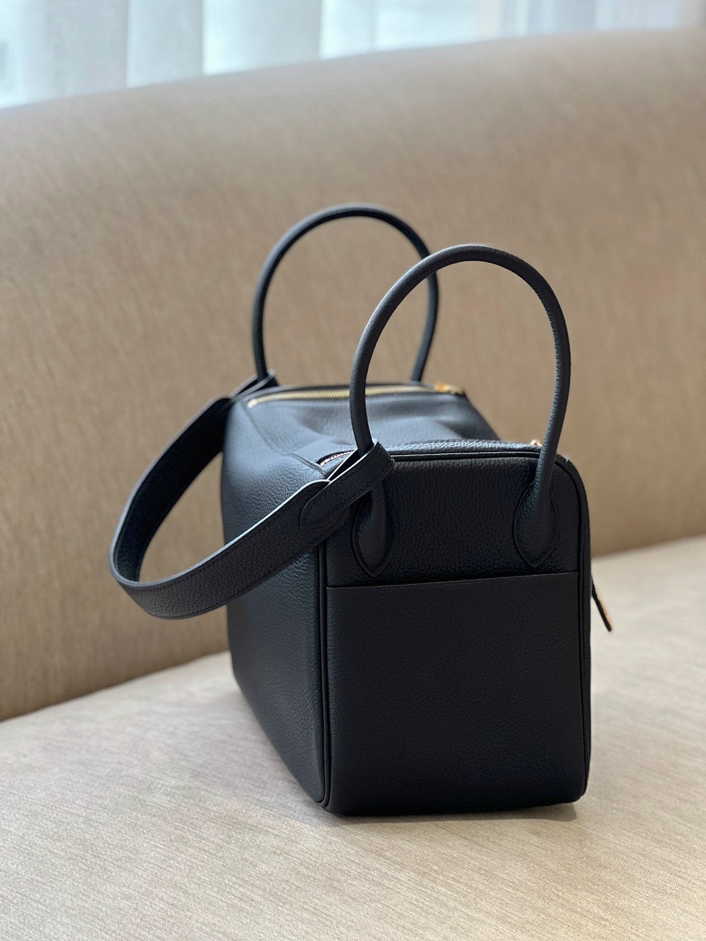 Herm*s lindy handbags woman’s black leather lock gold size 26cm - image 6