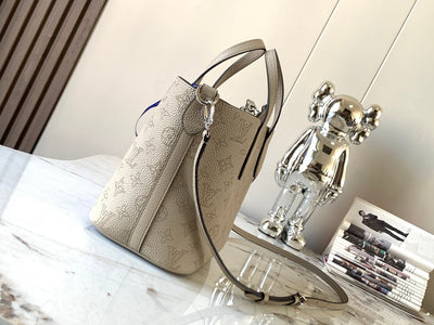 Lou*s Vuitt*n lv blossom pm mahina handbags 20x20x12.5cm - image 2