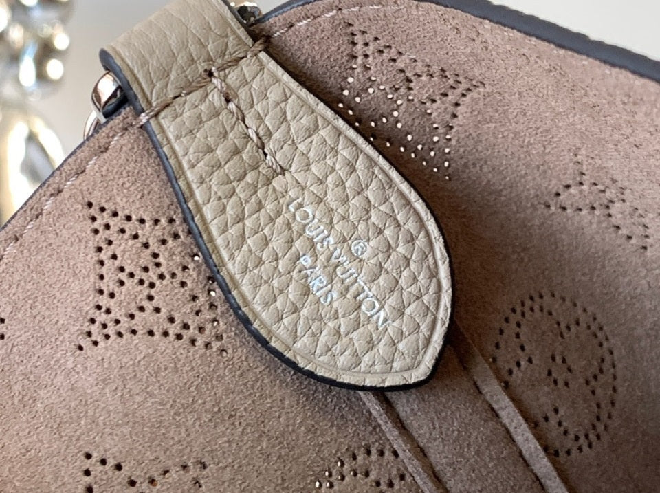 Lou*s Vuitt*n lv blossom pm mahina handbags 20x20x12.5cm - image 5