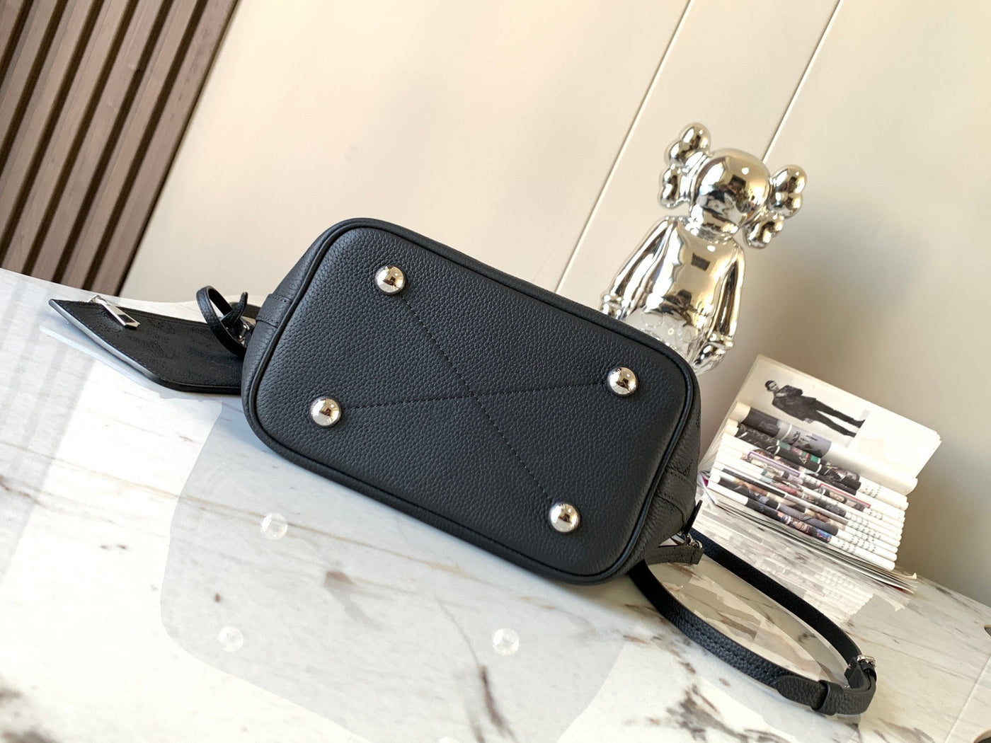 Lou*s Vuitt*n lv blossom pm mahina black handbags 20x20x12.5cm - image 5