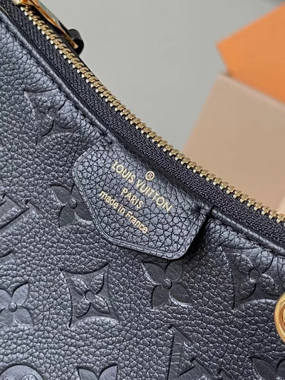 Lou*s Vuitt*n lv easy pouch on strap super handbags black 19×11.5x3cm - image 5