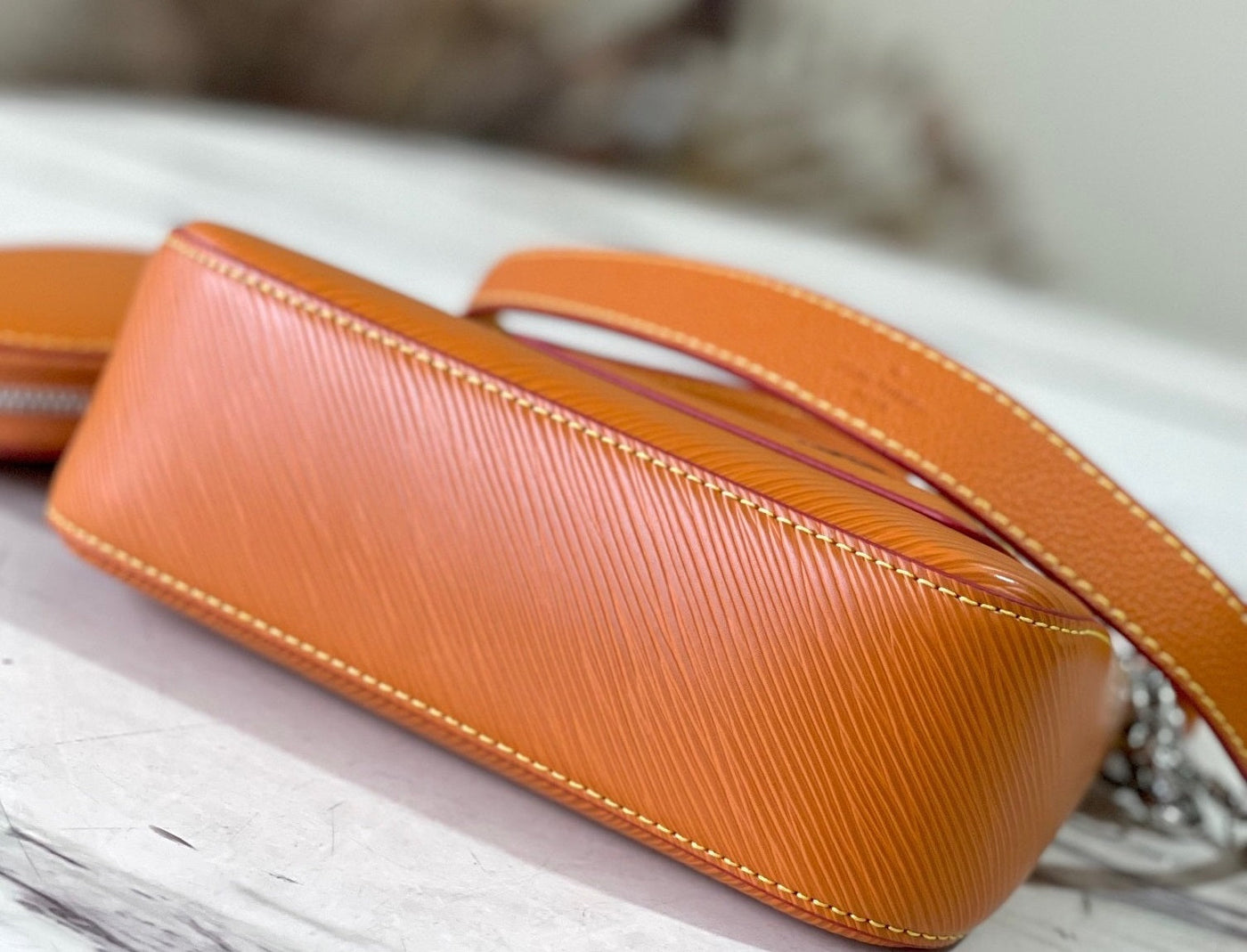 Lou*s Vuitt*n lv marellini epi lock silver orange handbags 20cm - image 3