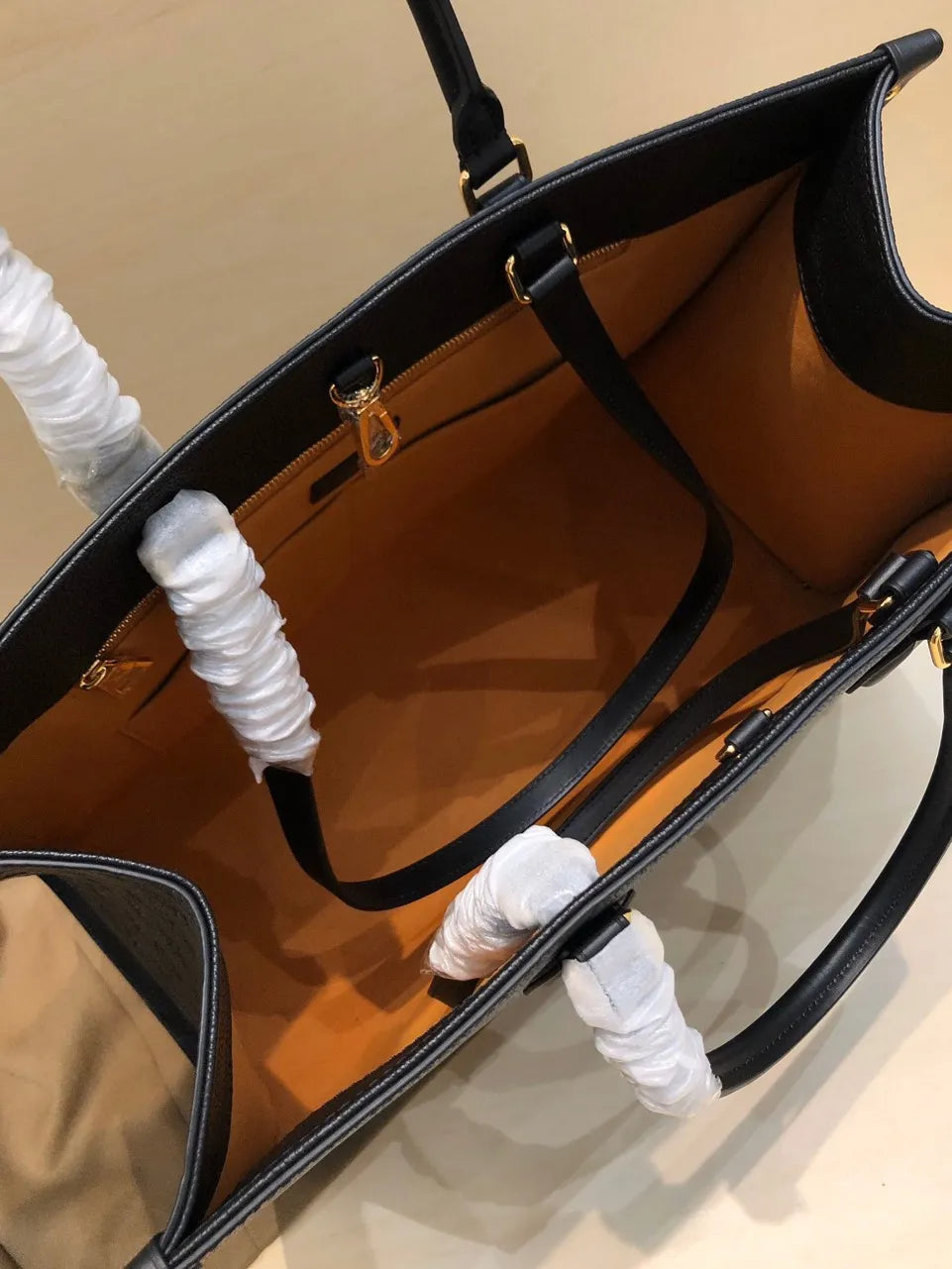 Lou*s Vuitt*n lv on the go pm tote bag replica 1:1 black handbags 35cm - image 2