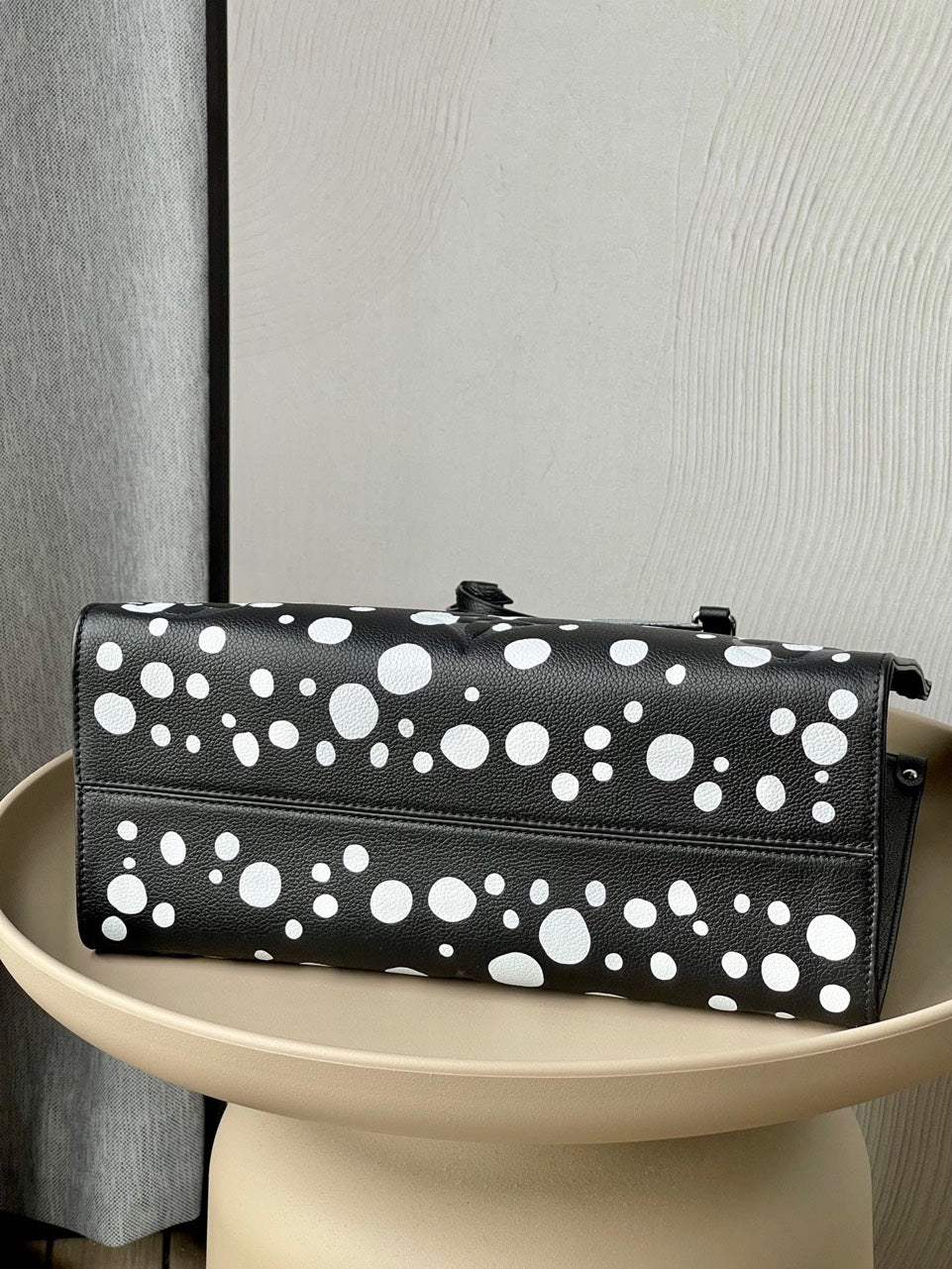 Lou*s Vuitt*n lv on the go black polka dot pattern handbags 35x27x14cm - image 6