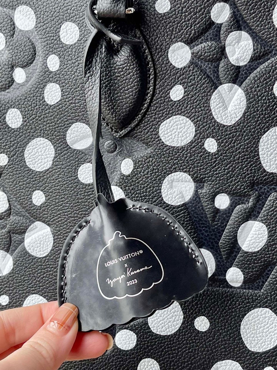 Lou*s Vuitt*n lv on the go black polka dot pattern handbags 35x27x14cm - image 8